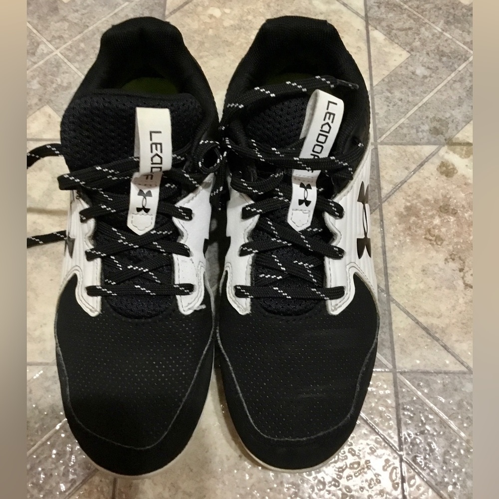 Boys Under Armour Baseball Cleats Size 3.5
